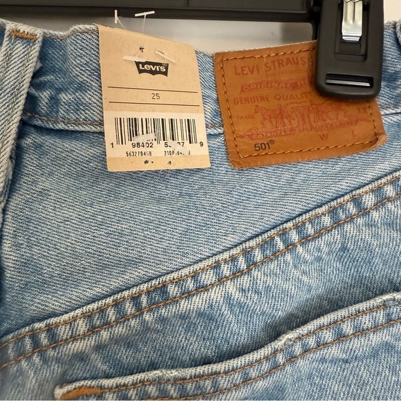 Levis Cut Off 501 Shorts Bottoms Women's Size 25 Light Blue Denim 100% Cotton - Picture 4 of 10